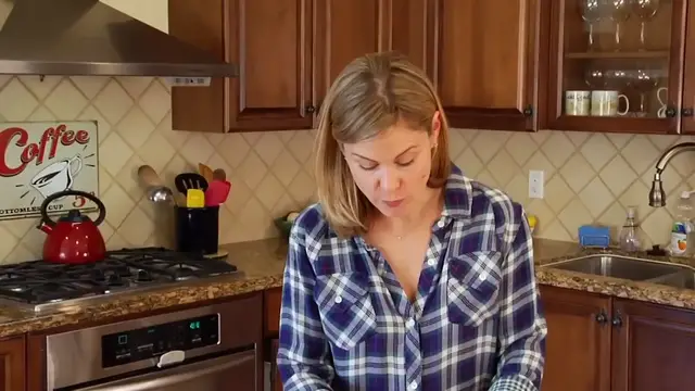 'Video thumbnail for ROASTED SPAGHETTI SQUASH ¦ how to roast spaghetti squash (720p 30fps)'