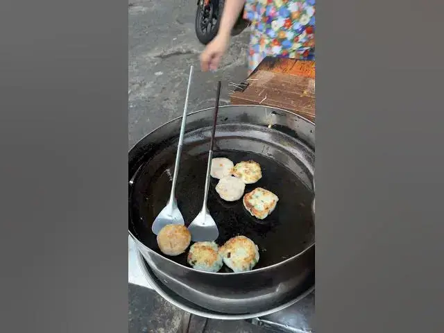 'Video thumbnail for Crispy Chinese Taro Cake for Just $0.55! Must-Try Street Food! | Bánh Khoai Môn #streetfood #vietnam'