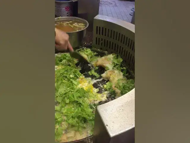 'Video thumbnail for Oyster Omelette in Taipei #taiwan #streetfood #cooking #taipeifood'