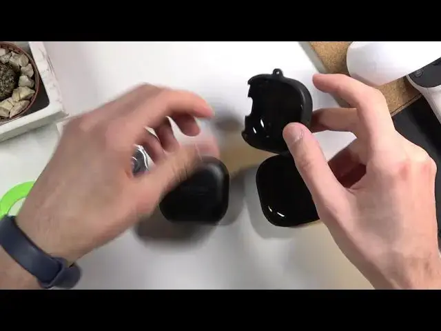 'Video thumbnail for Spigen Silicone Fit Case for Samsung Galaxy Buds Pro & Buds Live - Unboxing & Overview'