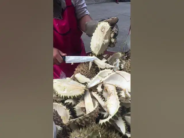 'Video thumbnail for Watch This Durian Pro Slice Like a Master – Bangkok Street Food! #bangkok'
