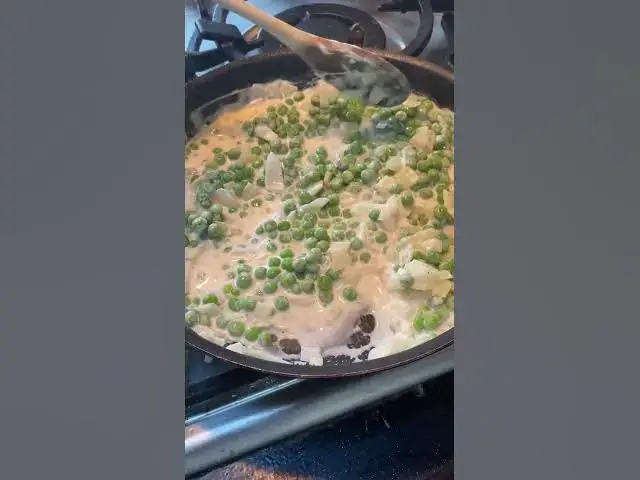 'Video thumbnail for 4 ingredient pea and cream cheese pasta - in 10 minutes! #quickdinner #pastarecipe'