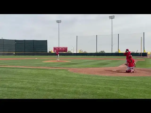 'Video thumbnail for Hunter Greene vs. Elly De La Cruz Live Batting Practice! (Part 3) (2025 MLB Spring Training)'