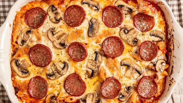 'Video thumbnail for Pepperoni And Mushroom Pizza Pasta Recipe'